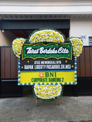 Papan Bunga Duka di Tangga Barito