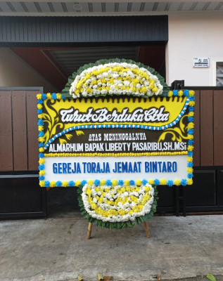 Papan Bunga Duka di Tangga Barito