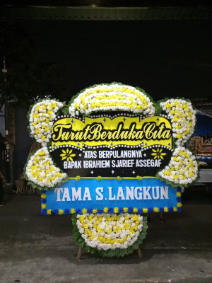 Papan Bunga Duka di Tangga Barito