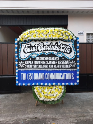 Papan Bunga Duka di Tangga Barito